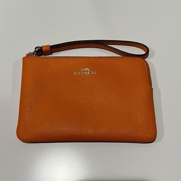 🌸NEW COACH WRISTLET CORNER ZIP-BRIGHT MANDARIN CROSSGRAIN LEATHER NWT. - Picture 4 of 7